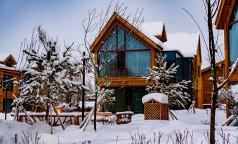 Trip.com Group Country Retreats (Cocoa Tuohai Yileimu Lake 300 B&B Joint Resort)