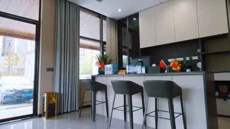 Xinhui Hotel (Meitan Qiushi High School) Отели рядом с достопримечательностью «Meitan International Hotel Hot Spring»