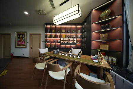 LAN'S Hotel (Kuanzhai Alley, Chengdu) Отели рядом с достопримечательностью «Chengdu Polytechnic Qingyang Campus»