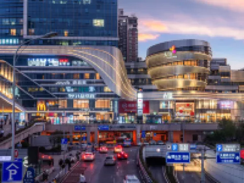 โรงแรมเซเว่นโอคล็อก (สาขา ซานเซี่ย สแควร์ สถานีรถไฟความเร็วสูง ชาผิงต้า) โรงแรมใกล้สถานีรถไฟชาปิงปัน