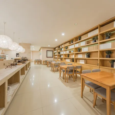 Jingxi Hotel (Linyi Yimeng Road Xinlangya Scenic Area Branch)