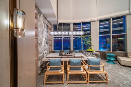 Echeng Hotel on Airport Road, Guangzhou Baiyun Railway Station Отели рядом с достопримечательностью «Guangdong University of Foreign Studies»