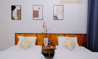 Dream Season Inn (Zhangjiajie Tianmenshan Cableway Station)