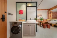 Du'an Honghuozhuan Art Homestay (Du'an High-Speed Railway Station) - Parvekkeita