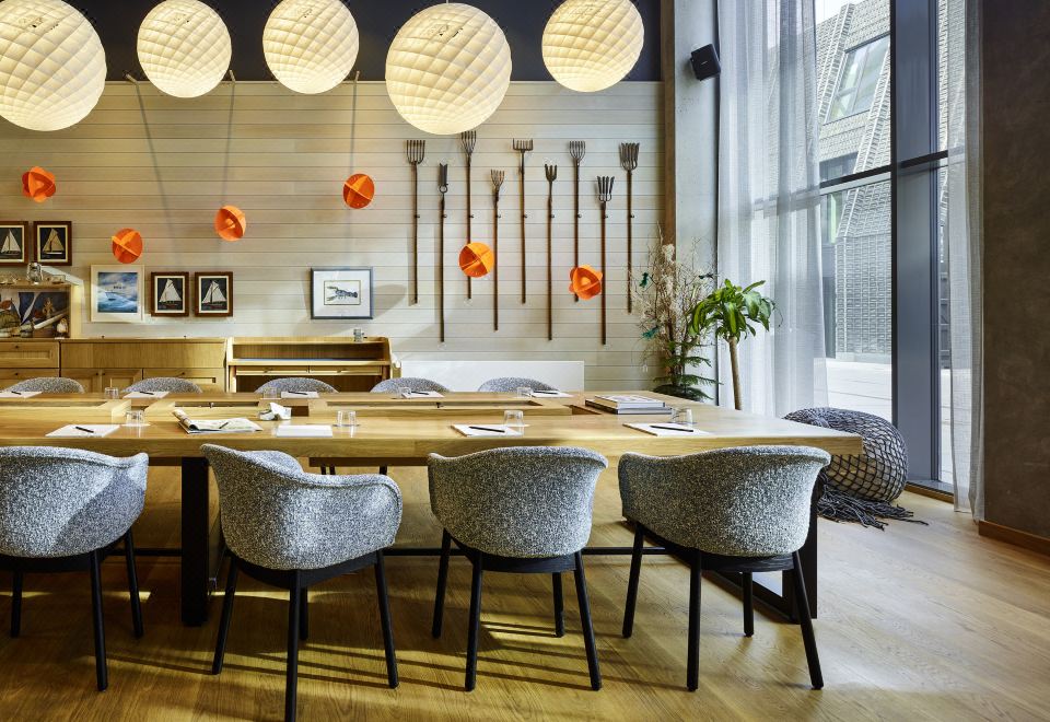 2. 25아워스 호텔..