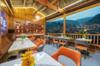 Beloved Fanghua Panoramic Xijiang thousand Miao village - إقامة ريفية