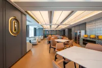 FUNGEE High-Rise River View Hotel (Honggutan, Jiangxi Provincial Museum, Nanchang)