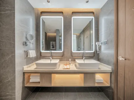 Vienna Hotel (Xuwen Branch)