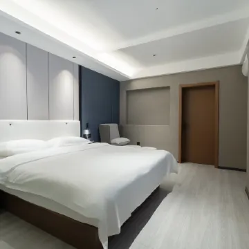 Chibi Lake Holiday Hotel (Xinjiekou Commercial Street)