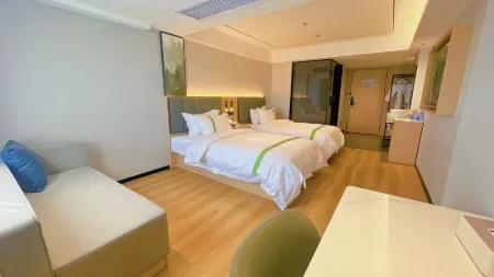 Green Hotel (Lixin Rainbow World Store)