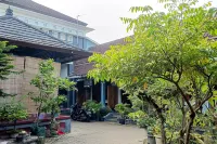 Astri Homestay Carkranegara Mataram Mitra RedDoorz Các khách sạn ở Cakranegara