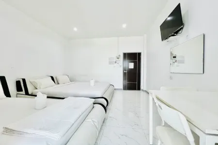 Parichat Bandung Hotel. Отели в г. Ban Dung