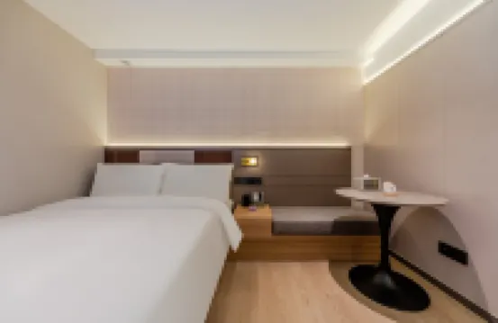 Homeinn Plus Hotel (Xujiahui Shanghai Stadium Subway Station) Hotels in Xujiahui District