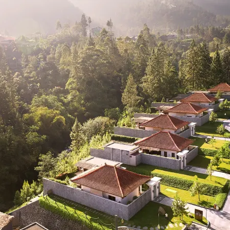 Joglo Ageng Guci Tegal Отели в г. Tegal Regency