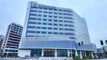 Shanghai Jinqiao Haichang Penguin Wassim Hotel Отели рядом с достопримечательностью «Shanghai Astronomy Museum»