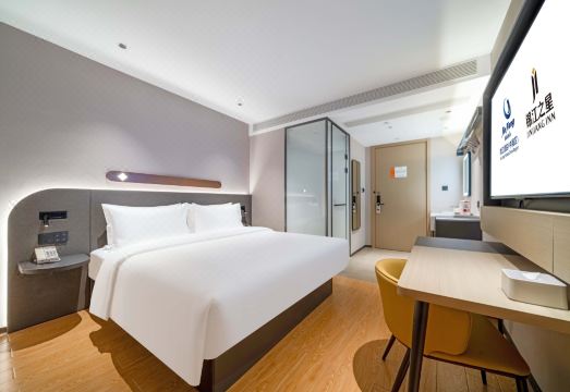 서호 문화광장 지하철역 진장 인 호텔 외관