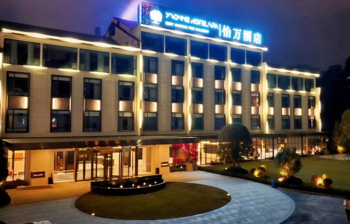 Yvonne Hotel