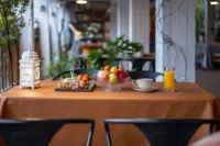 Xijiang Wants to stay in  Light Luxury Hotel (Observation Deck Branch) - breakfast