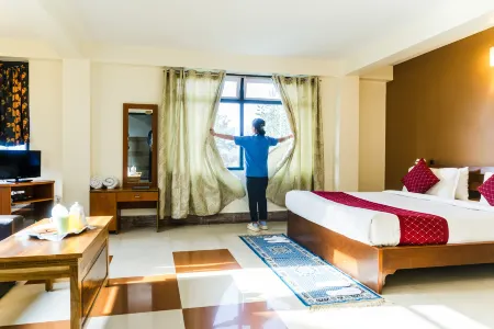 Sparrow Juniper Tree 2 Min Walk to Mg Marg