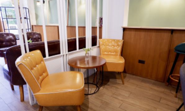 Red Panda Hostel & Cafe