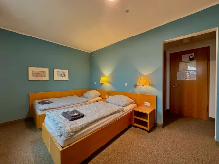 AR Airport Hotel Rüsselsheim Отели рядом с достопримечательностью «Billard-Bistro Mainspitz»