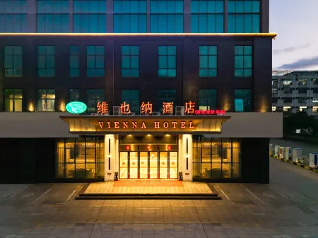 Vienna Hotel (Shenzhen Xiongfeng Road) Отели рядом с достопримечательностью «Caiyun Gymnasium»