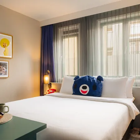 Leonardo Hotel Amsterdam Leidse Square Отели рядом с достопримечательностью «Плавучий дом-музей»