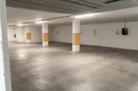 Be Place Adult Friendly Hotel - parking