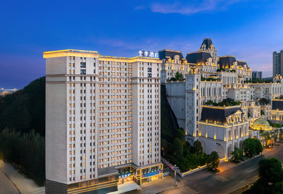hotel overview picture