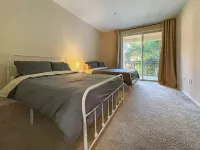 Spacious 2-BR APT 10min to Disneyland فنادق في Orange