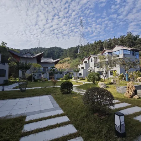 Xiyi Hotel (Entrance Store of Wudang Mountain Scenic Area)