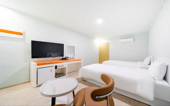 만리포 필호텔의 깔끔한 객실 모습