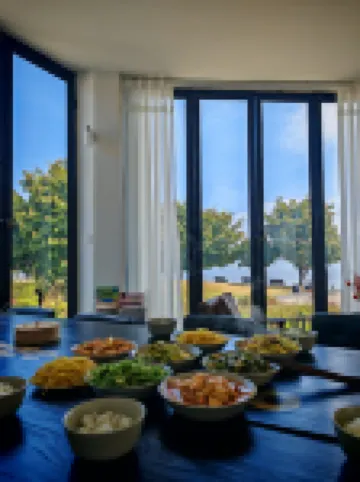 Lakeside Bliss Courtyard