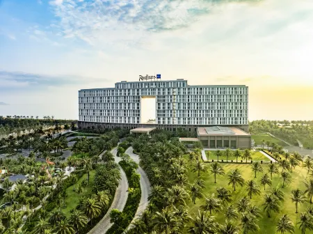 Radisson Blu Resort Cam Ranh Отели рядом с достопримечательностью «Пляж Бай Дай»