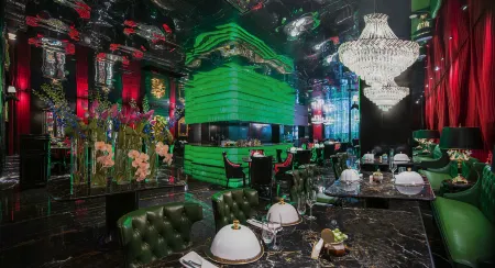 Beijing Oriental Mao Hotel (NanluoguLane  Beixinqiao Subway Station) Отели рядом с достопримечательностью «Beiding Niangniangmiao»