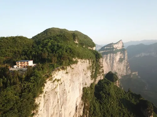 Juebi Inn (Chaodongyan Cliff Walkway)