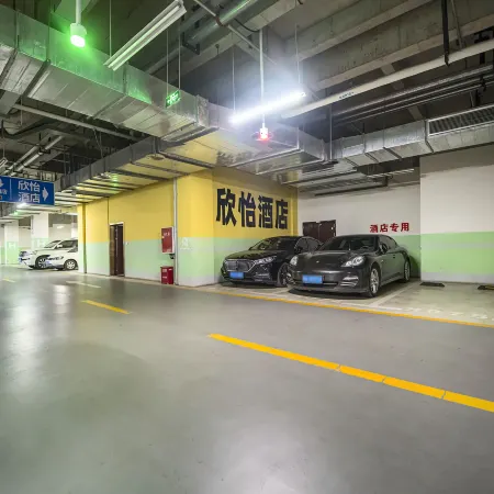 Xinyi Hotel (Neijiang High-Speed Railway North Station Normal College)