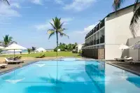 EKHO Surf Bentota - Beach
