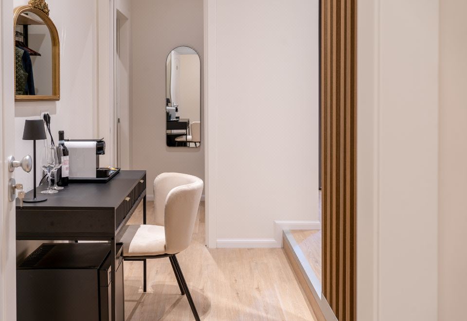 로마트 럭셔리 룸의 깔끔한 객실 인테리어