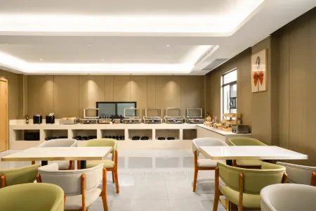 Elong Yam Hotel (Qujiang Nanhua Temple) Отели в г. Шаогуань