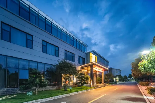 Shilin Yihai Health and Wellness Center