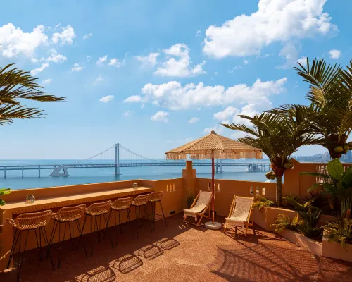 Dalian Jinse Sea View Art Homestay (Xinghai Square Branch) Hotels near Yinshatan Bathing Spot