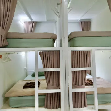 Sweed Dee Love Hostel