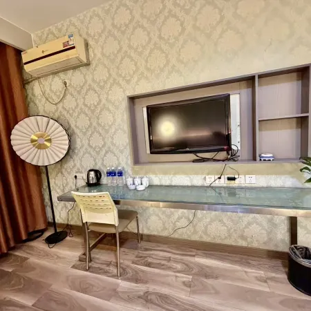 Golf Green 19 Hotel (Nanyang Railway Station Branch)