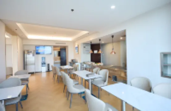 Ruge Sanqiu Rose Garden Hotel (Wanda Plaza)