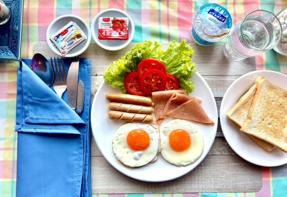 아유타야 리버사이드 호텔에서 바라본 강변의 평화로운 풍경