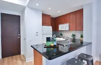 Yorkville Bloor Suites- 2 minutes walk to Transit - 레지던스