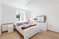 2 bed flat, dedicated workspace, Parking, 4KTV