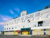 奧萊ビジネス旅行ホテル(貴陽龍洞堡国際空港) Guiyang University Software Branch周辺のホテル