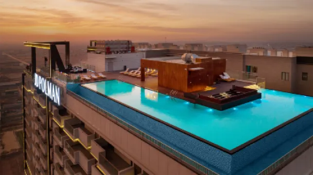 經地博爾曼飯店 B2B Center附近的飯店